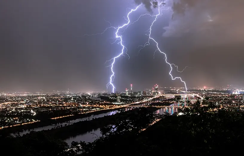 雷が雲をつくる!?